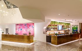 Eatons Hill Hotel